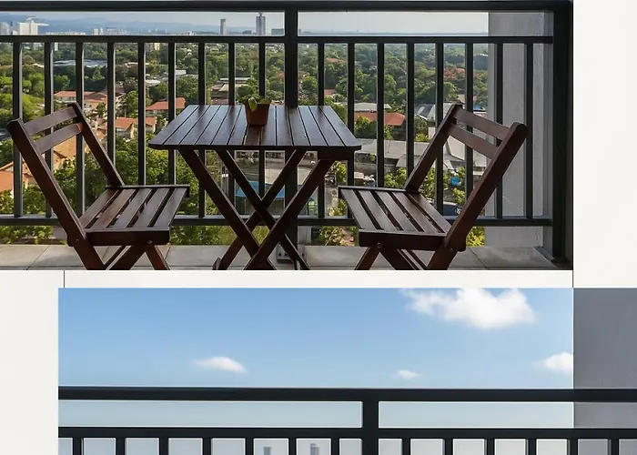 Modern With Balcony Near It Park & Ayala *