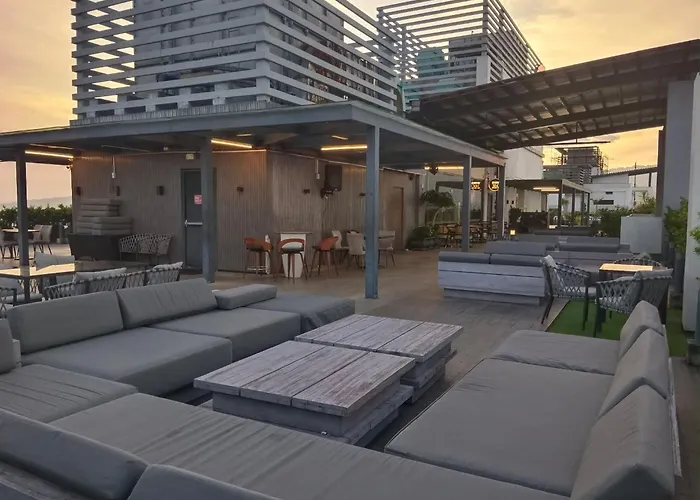 Modern With Balcony Near It Park & Ayala Appartamento